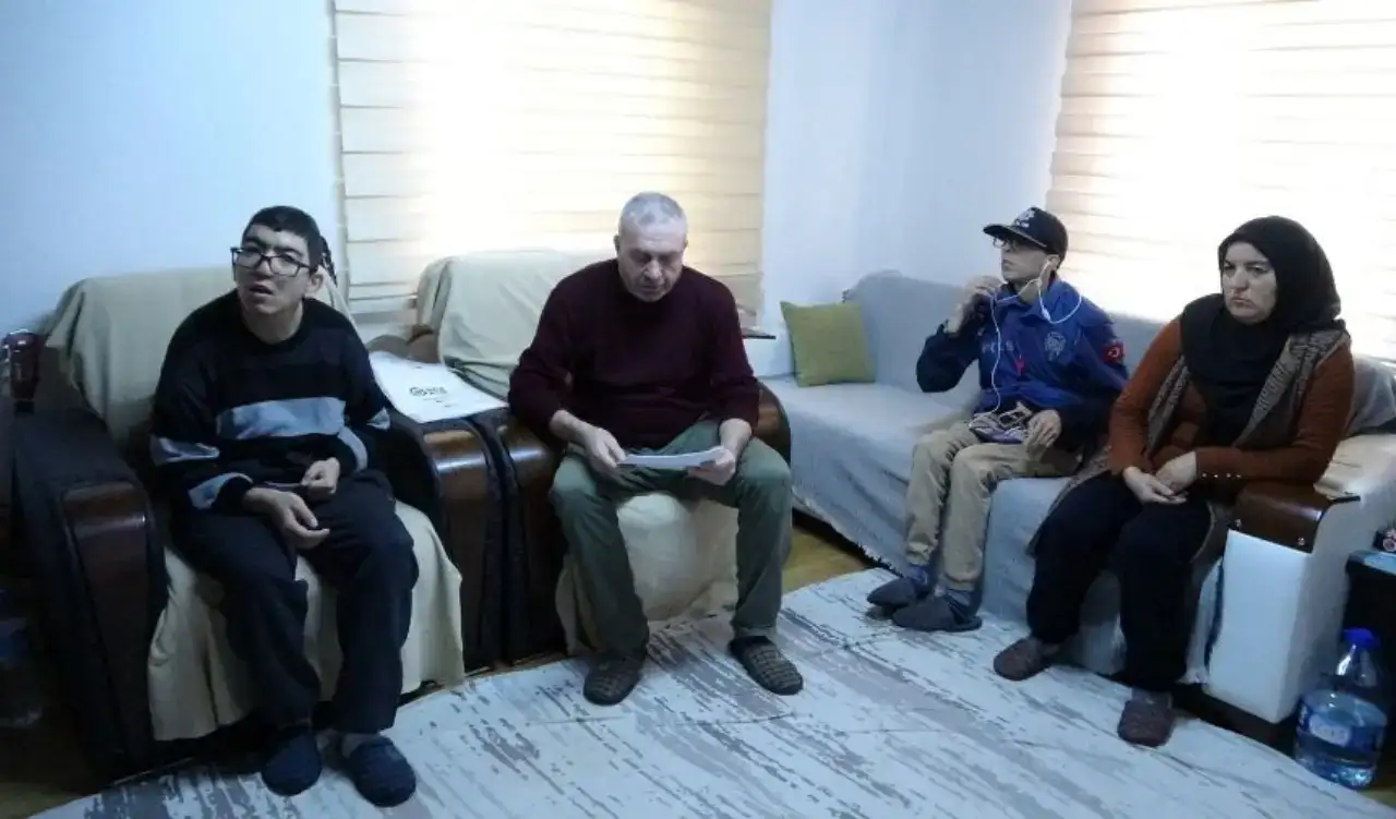 Isparta’da Engelli Çocukları İçin Ev Hayali Yıkıldı: Baba İsyan Etti! 4